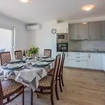 Apartment Modernes Nur 100 Meter Zum Mit Grillplatz, Meerblick, Klima *