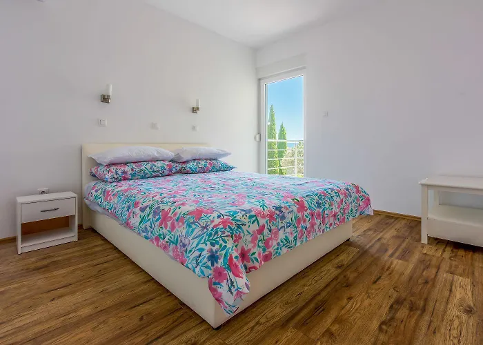 Modernes Nur 100 Meter Zum Mit Grillplatz, Meerblick, Klima Crikvenica