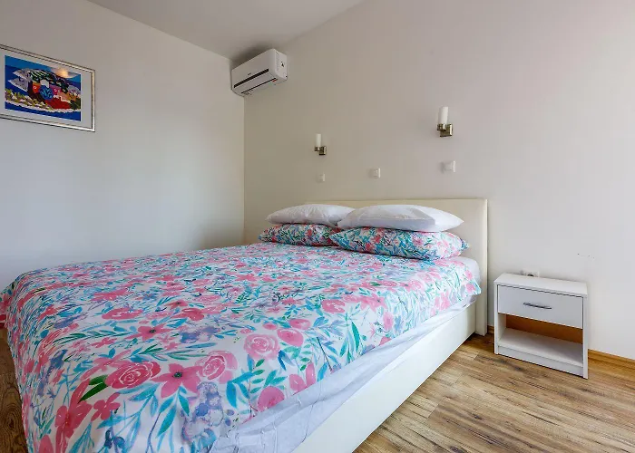 Modernes Nur 100 Meter Zum Mit Grillplatz, Meerblick, Klima Crikvenica