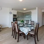 Modernes Nur 100 Meter Zum Mit Grillplatz, Meerblick, Klima Apartment Crikvenica