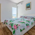Modernes Nur 100 Meter Zum Mit Grillplatz, Meerblick, Klima Crikvenica