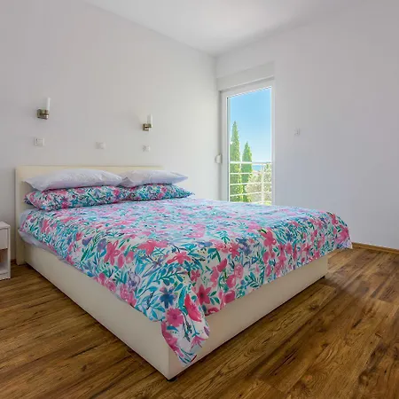 Modernes Nur 100 Meter Zum Mit Grillplatz, Meerblick, Klima Crikvenica
